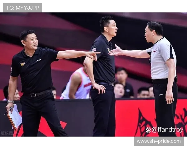 上海篮球队实力变革引发热议球迷期待新赛季的精彩表现与突破